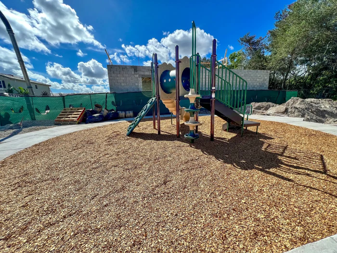 Slide and play panels of the Azalea play structure