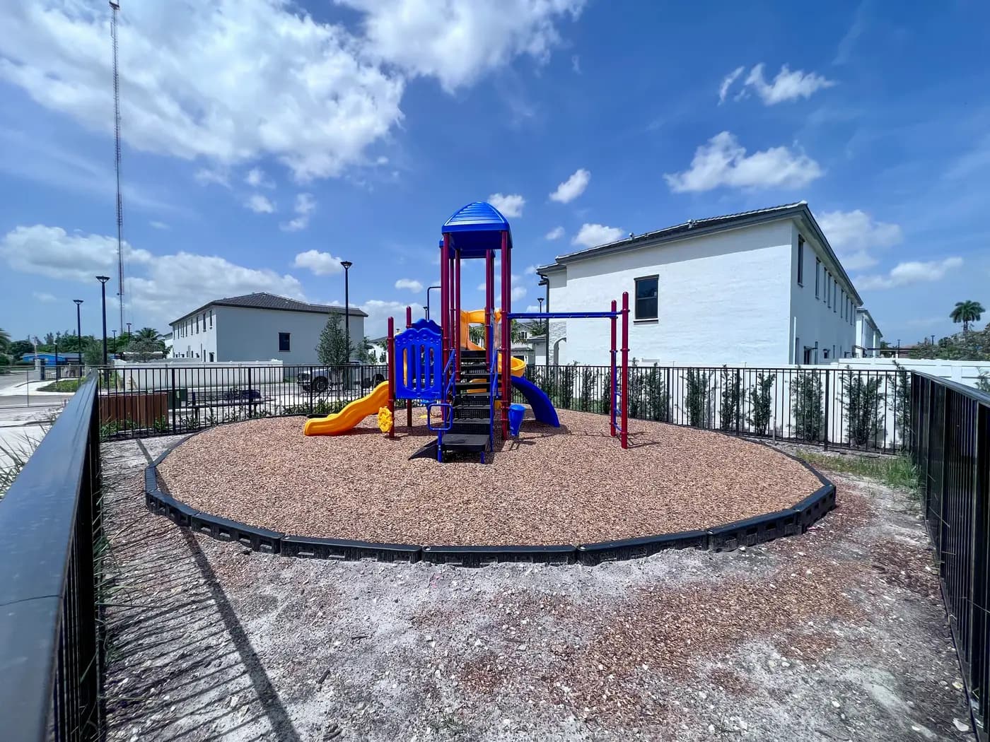 Blue and yellow play system on a circular wood fiber pad at Viewpoint