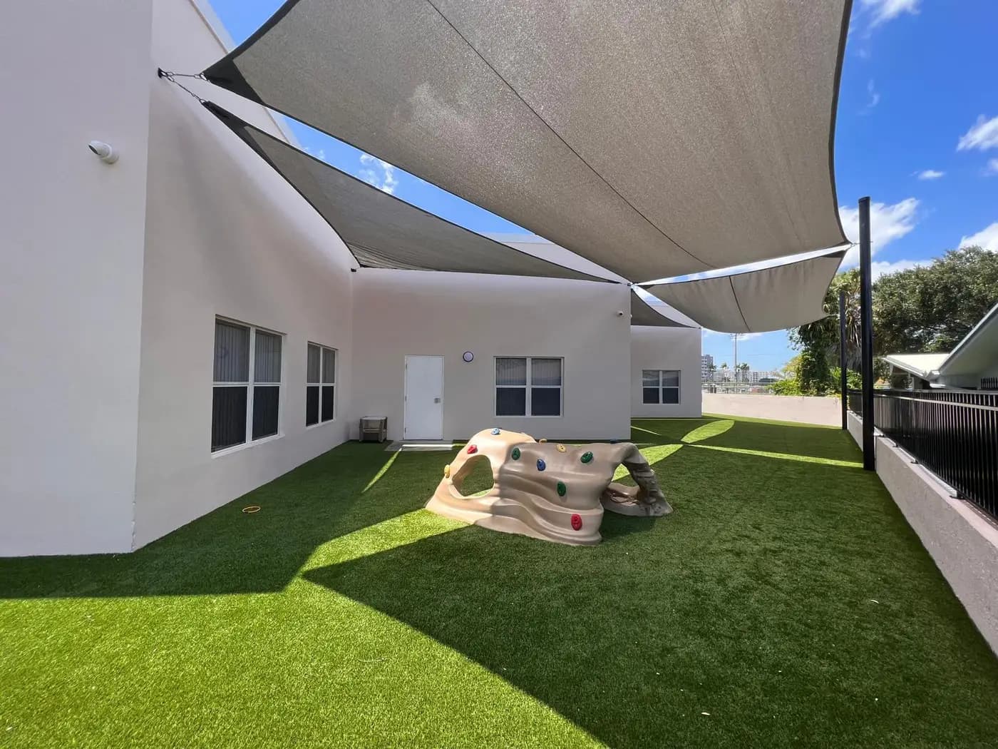 Shade sails shading a turf play yard